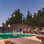 Dakota Forest Retreat Villa *