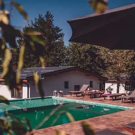 Villa Dakota Forest Retreat *